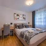 2 Bedroom Stunning In *