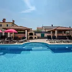 2 Bedroom Stunning In Appartamento Fažana