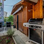 2 Bedroom Stunning In *