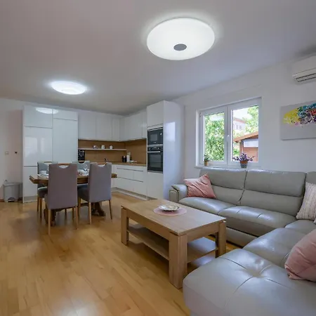 2 Bedroom Stunning In Фажана
